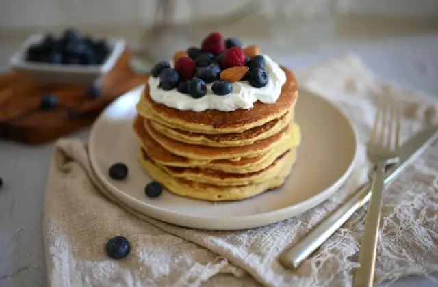 Almond Flour Pancakes &ndash; breakfast on the 7-Day Keto Meal Plan