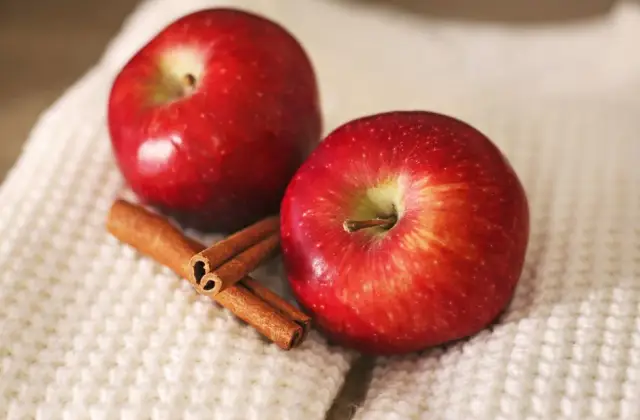 Apple & Cinnamon &ndash; snack on the 7-Day 1,200 Calorie Meal Plan