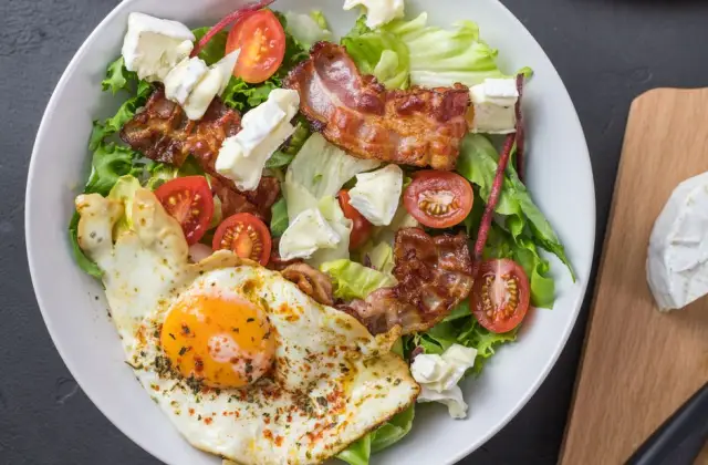 Bacon Egg Salad on Romaine &ndash; lunch on the 7-Day Keto Meal Plan