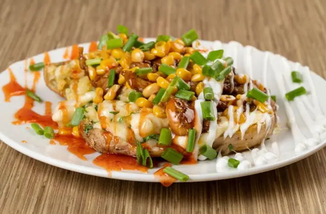 Baked Potato with Cottage Cheese &ndash; lunch on the 7-Day 1500 Calorie Meal Plan