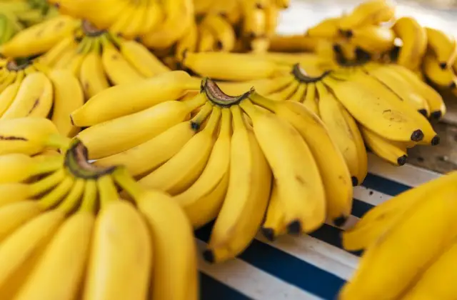 Banana &ndash; snack on the 7-Day DASH Diet Meal Plan