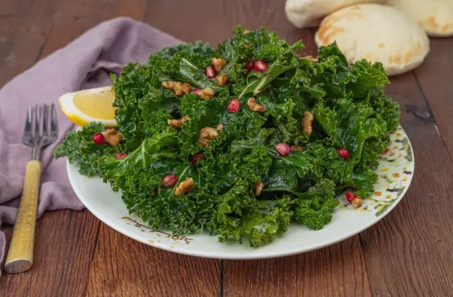 Barley, Kale & Pomegranate Salad &ndash; lunch on the 7-Day Anti-Inflammatory Meal Plan