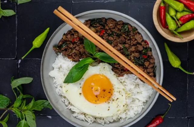 Beef Chili with Rice &ndash; dinner on the 7-Day 1500 Calorie Meal Plan