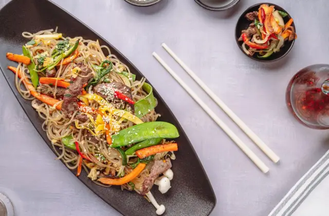Beef Stir Fry with Noodles &ndash; dinner on the 7-Day 2000 Calorie Meal Plan