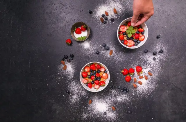Berries & Almonds &ndash; mid-morning on the 7-Day GLP-1 Meal Plan