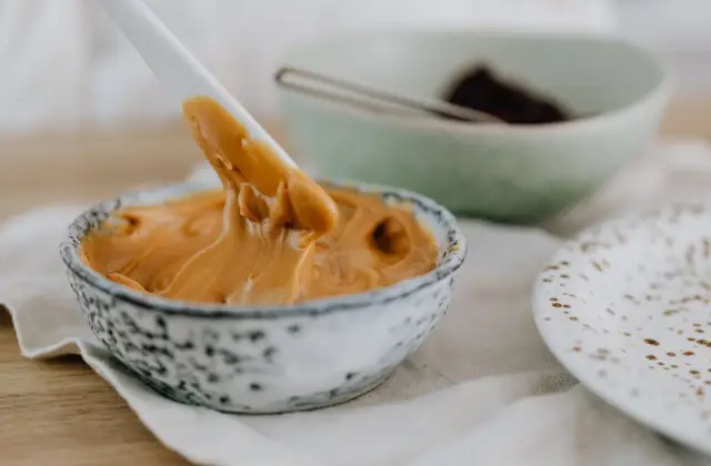Big Bowl of Oats with Peanut Butter &ndash; breakfast on the 7-Day Muscle Gain Meal Plan