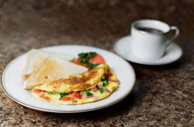 Big Cooked Breakfast &ndash; breakfast on the 7-Day Muscle Gain Meal Plan