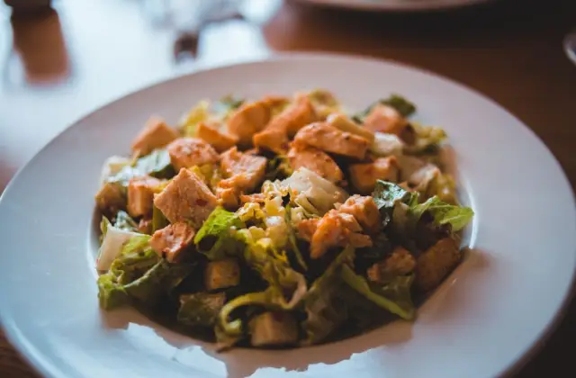 Big Greek Salad with Chicken &ndash; lunch on the 7-Day PCOS Meal Plan