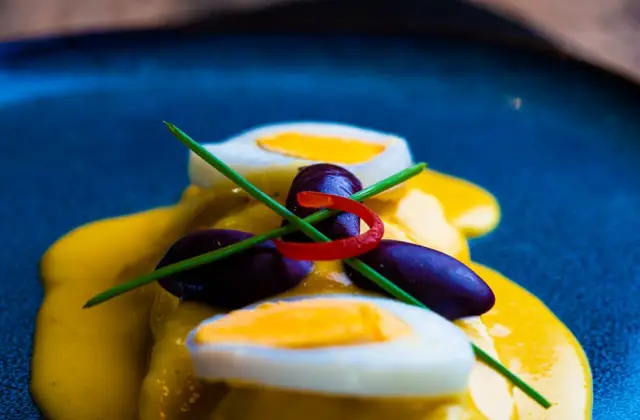 Boiled Eggs & Olives &ndash; snack on the 7-Day High Protein Low Carb Meal Plan