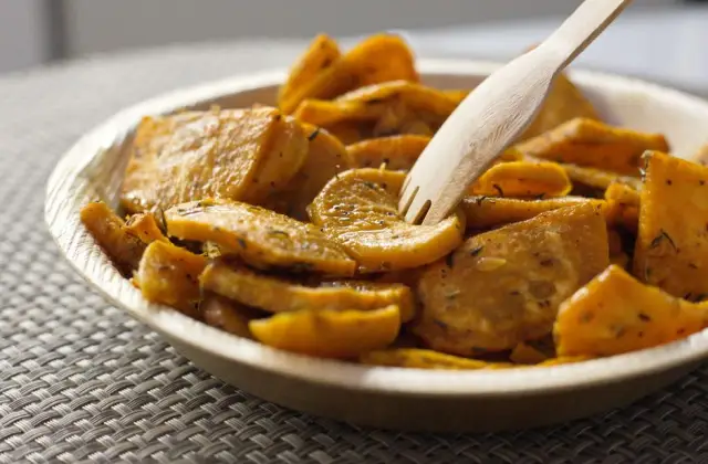 Burgers with Sweet Potato Fries &ndash; dinner on the 7-Day Muscle Gain Meal Plan