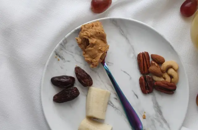 Celery & Almond Butter &ndash; snack on the 7-Day Keto Meal Plan