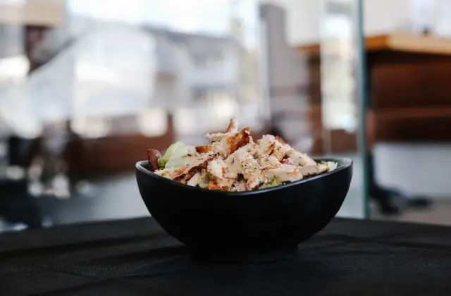 Chicken & Big Salad &ndash; lunch on the 7-Day 1,200 Calorie Meal Plan