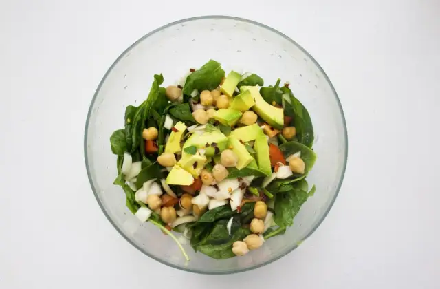 Chicken, Chickpea & Avocado Salad &ndash; lunch on the 7-Day High Protein Low Carb Meal Plan