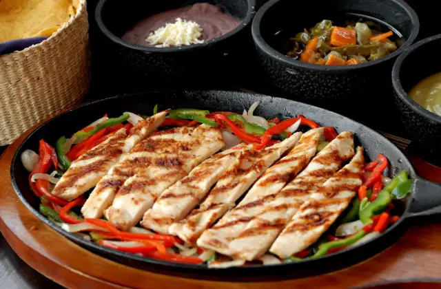 Chicken Fajitas &ndash; dinner on the 7-Day Balanced Meal Plan
