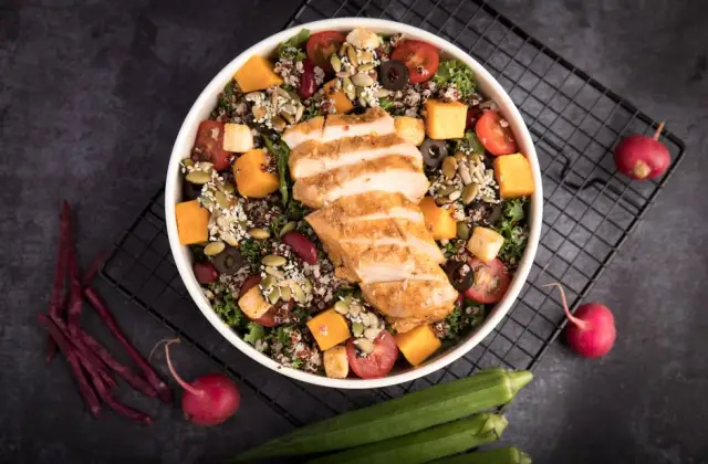 Chicken & Quinoa Bowl &ndash; lunch on the 7-Day Diabetic Meal Plan