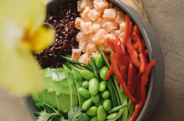 Chicken, Rice & Avocado Bowl &ndash; lunch on the 7-Day Muscle Gain Meal Plan