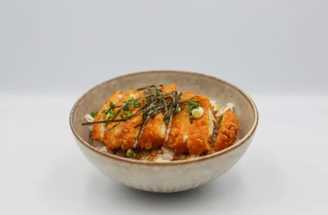 Chicken & Rice Bowl &ndash; lunch on the 7-Day 2000 Calorie Meal Plan