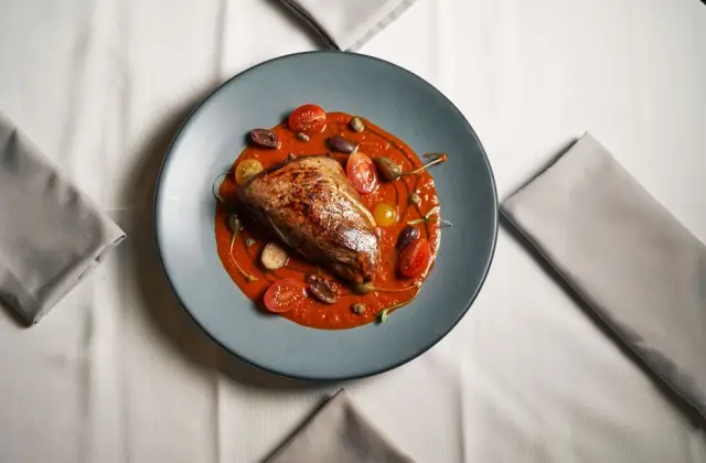 Chicken, Tomato & Olive Traybake &ndash; dinner on the 7-Day Anti-Inflammatory Meal Plan