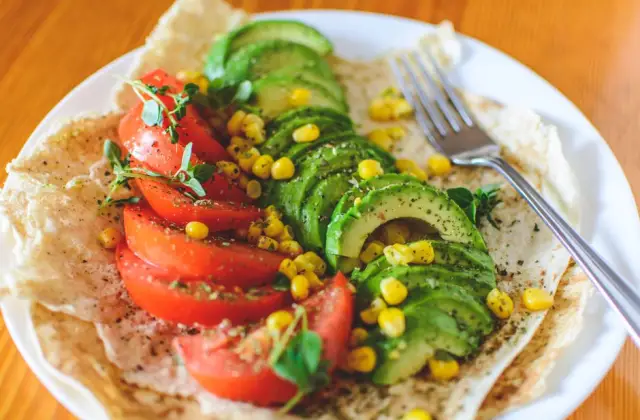 Chickpea, Tomato & Herb Salad &ndash; lunch on the 7-Day Mediterranean Diet Meal Plan