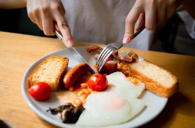 Cooked Breakfast &ndash; breakfast on the 7-Day 2000 Calorie Meal Plan