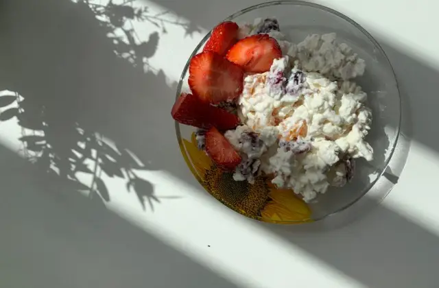 Cottage Cheese & Apple &ndash; snack on the 7-Day 1500 Calorie Meal Plan