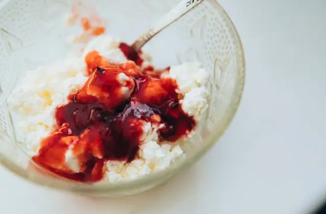 Cottage Cheese & Pear &ndash; breakfast on the 7-Day Diabetic Meal Plan