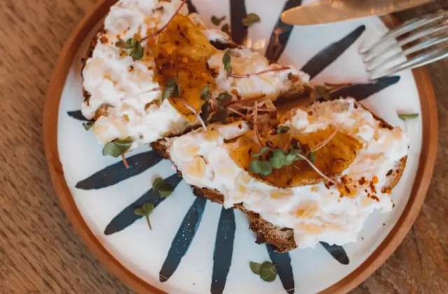 Cottage Cheese & Pineapple &ndash; snack on the 7-Day High Protein Meal Plan