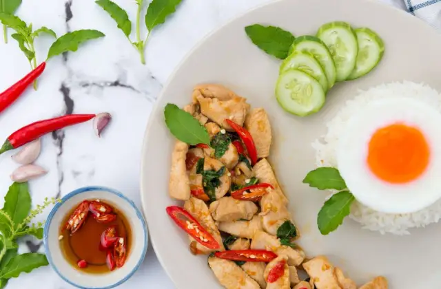 Crispy Tofu Stir Fry with Rice &ndash; dinner on the 7-Day Vegan Meal Plan