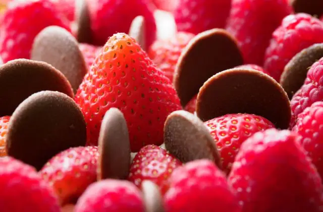 Dark Chocolate & Strawberries &ndash; snack on the 7-Day Diabetic Meal Plan