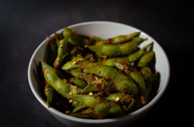 Edamame &ndash; snack on the 7-Day Vegan Meal Plan