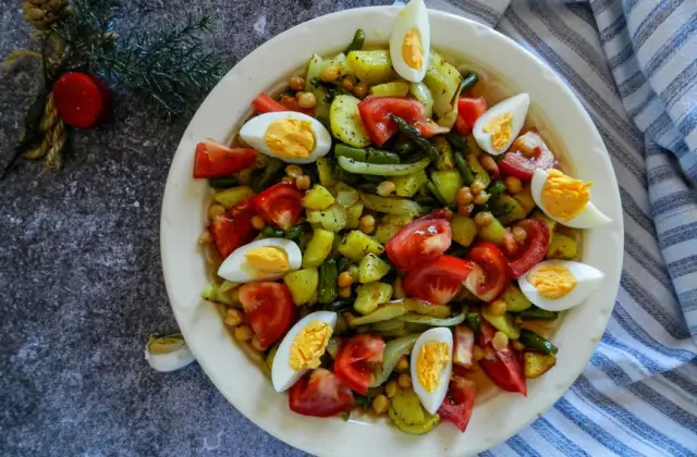 Egg & Chickpea Salad &ndash; lunch on the 7-Day GLP-1 Meal Plan
