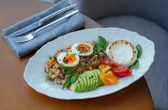 Eggs, Avocado & Rye &ndash; breakfast on the 7-Day PCOS Meal Plan