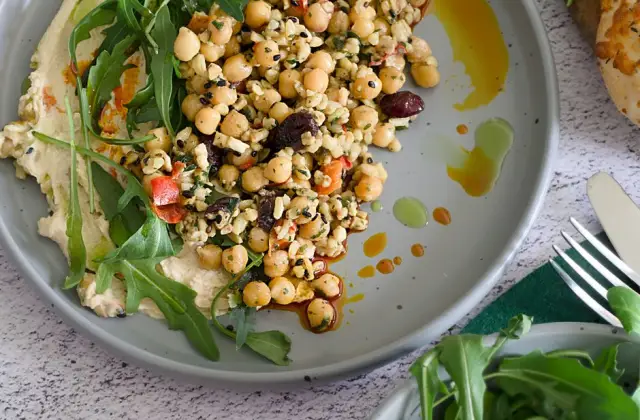 Greek Salad with Chickpeas &ndash; lunch on the 7-Day Mediterranean Diet Meal Plan