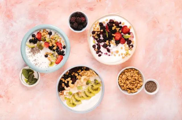 Greek Yogurt, Berries & Seeds &ndash; breakfast on the 7-Day PCOS Meal Plan