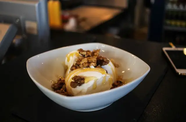 Greek Yogurt, Honey & Walnuts &ndash; snack on the 7-Day High Protein Meal Plan