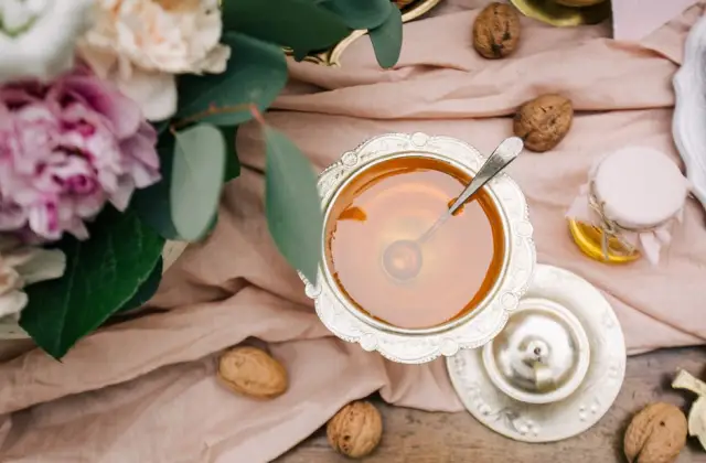 Greek Yogurt & Walnuts &ndash; snack on the 7-Day Anti-Inflammatory Meal Plan