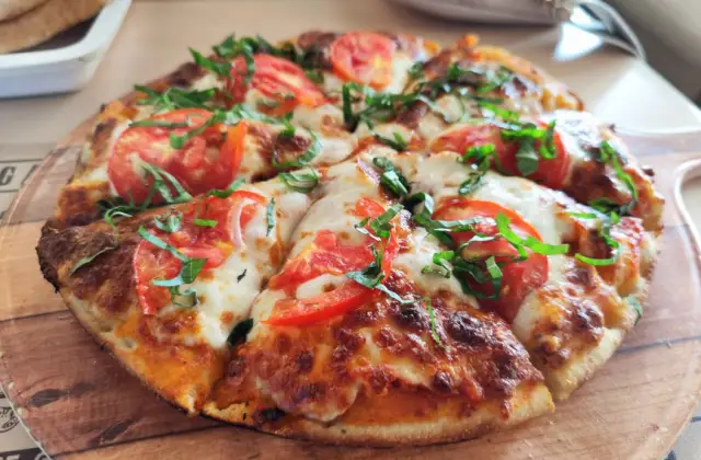 Homemade Pizza &ndash; dinner on the 7-Day 2000 Calorie Meal Plan