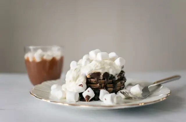 Hot Chocolate & Oatcakes &ndash; snack on the 7-Day Balanced Meal Plan