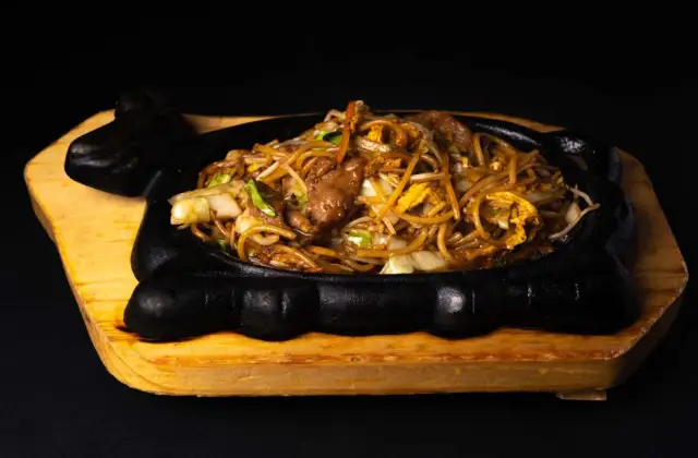 Lean Beef Stir Fry with Noodles &ndash; dinner on the 7-Day Calorie Deficit Meal Plan