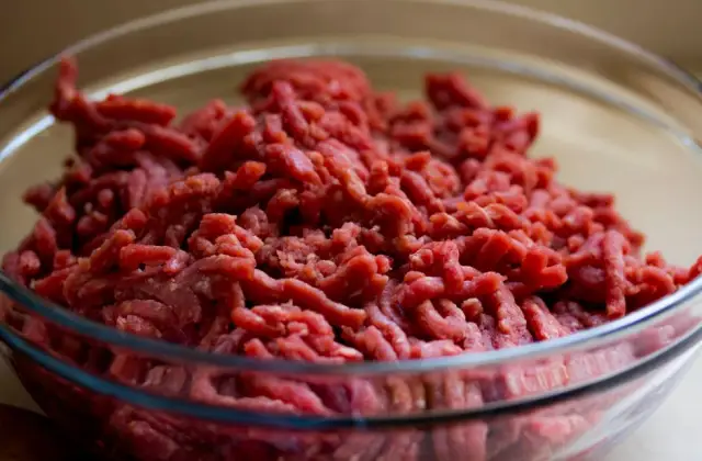 Leftover Beef Chili Bowl &ndash; lunch on the 7-Day Muscle Gain Meal Plan