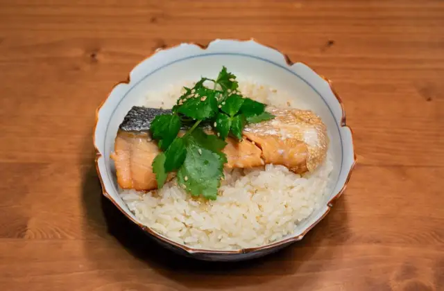 Leftover Salmon Rice Bowl &ndash; lunch on the 7-Day Balanced Meal Plan