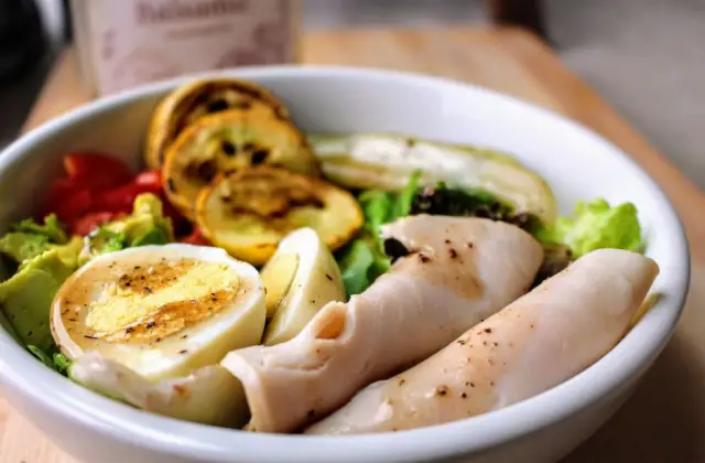 Leftover Turkey Meatball Salad &ndash; lunch on the 7-Day 1500 Calorie Meal Plan