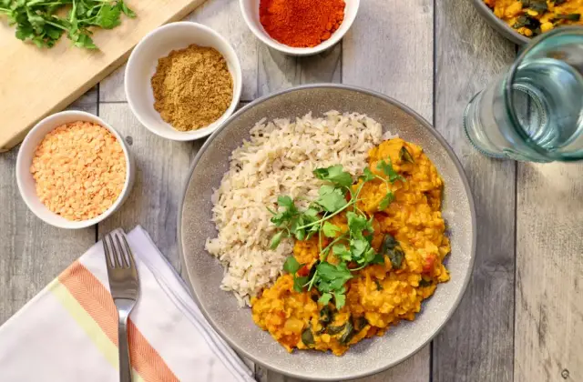 Lentil & Vegetable Curry with Rice &ndash; dinner on the 7-Day Calorie Deficit Meal Plan