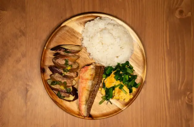 Lentil & Vegetable Dal with Rice &ndash; dinner on the 7-Day Vegan Meal Plan