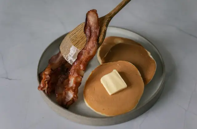 Low Carb Protein Pancakes &ndash; breakfast on the 7-Day High Protein Low Carb Meal Plan