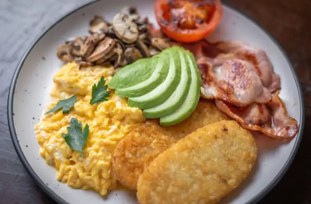 Mushroom Omelette &ndash; breakfast on the 7-Day 1,200 Calorie Meal Plan