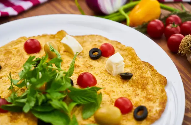 Mushroom & Tomato Omelette &ndash; breakfast on the 7-Day DASH Diet Meal Plan