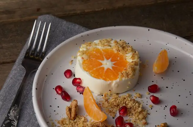 Orange & Walnuts &ndash; snack on the 7-Day Vegan Meal Plan