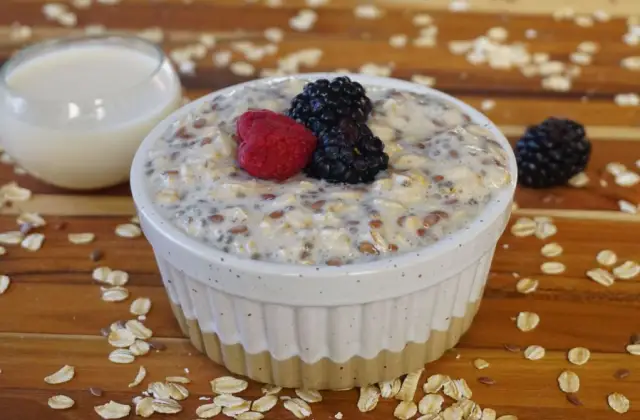 Overnight Oats with Apple &ndash; breakfast on the 7-Day 2000 Calorie Meal Plan