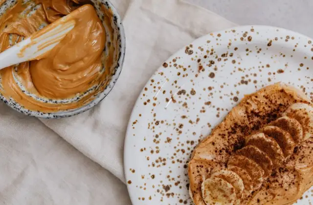 Overnight Oats with Peanut Butter &ndash; breakfast on the 7-Day Muscle Gain Meal Plan